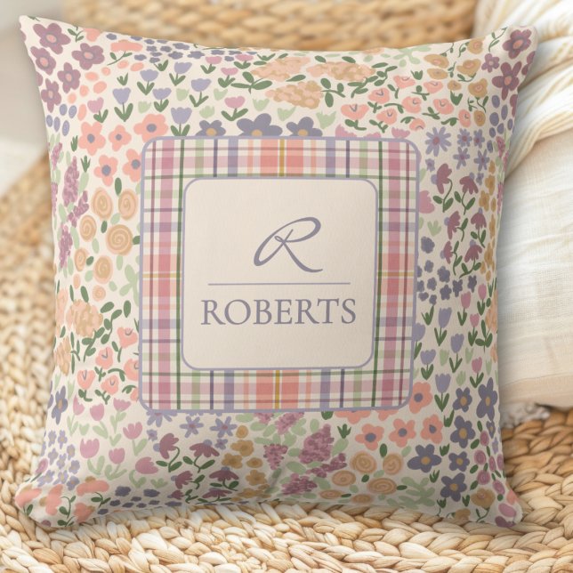 Almohada personalizada de patchwork floral y cuadr (Personalized Patchwork Floral & Plaid Throw Pillow – Custom Name & Initial)
