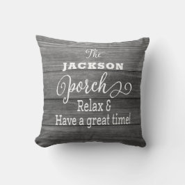 Almohada personalizada de porche rústico con monog