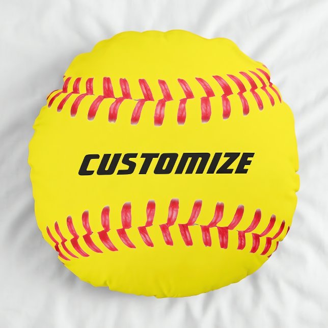 Almohada personalizada de sóftbol (Softball pillow on a white bedsheet. Great for fastpitch softball players and fans.)