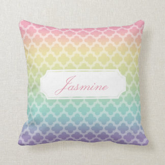 Almohada personalizada Quatrefoil del arco iris
