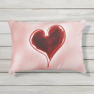 Almohada preciosa del rojo del corazón