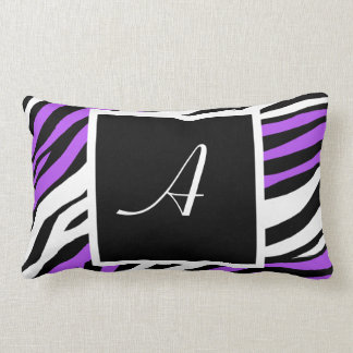 Almohada púrpura del Lumbar del monograma de la