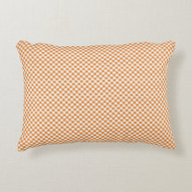 Almohada rectangular de cuadros naranja y blanco