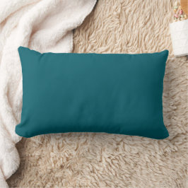 almohada rectangular turquesa con una cubierta de 