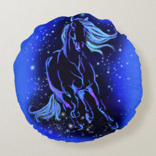 Almohada redonda de caballos corriendo en la noche