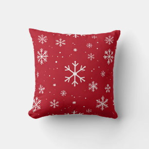 Almohada roja con estampado de copos de nieve blan