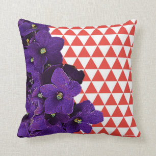 Almohada roja de la pirámide de la violeta
