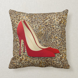 almohada roja de zapatos altos de tacón