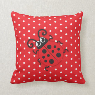 Almohada roja del lunar del nombre de la mariquita