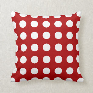 Almohada roja del modelo de lunar del acebo