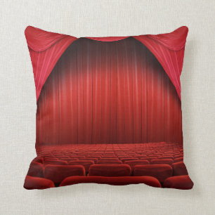 Almohada roja del sofá del tiro del teatro de la