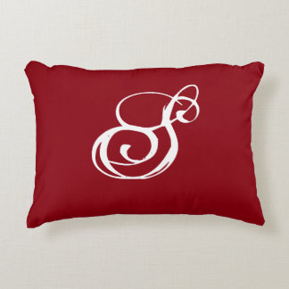 Almohada roja "S" con espalda blanca