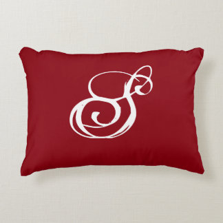 Almohada roja "S" con espalda gris