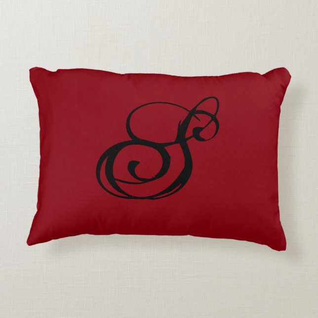 Almohada roja "S" con respaldo negro y blanco de d (Reverso)