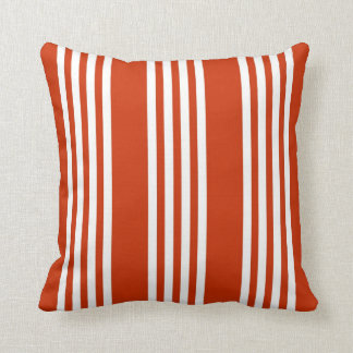 Almohada roja y blanca