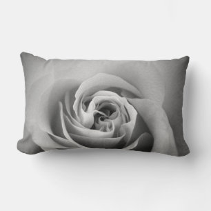 Almohada rosa blanca y negra