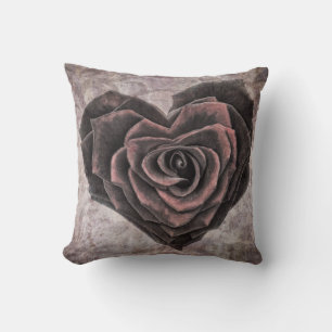 almohada rosa de corazón gótico