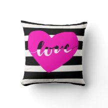 Almohada rosada brillante del amor del corazón con