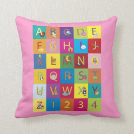 Almohada rosada del alfabeto de las niñas