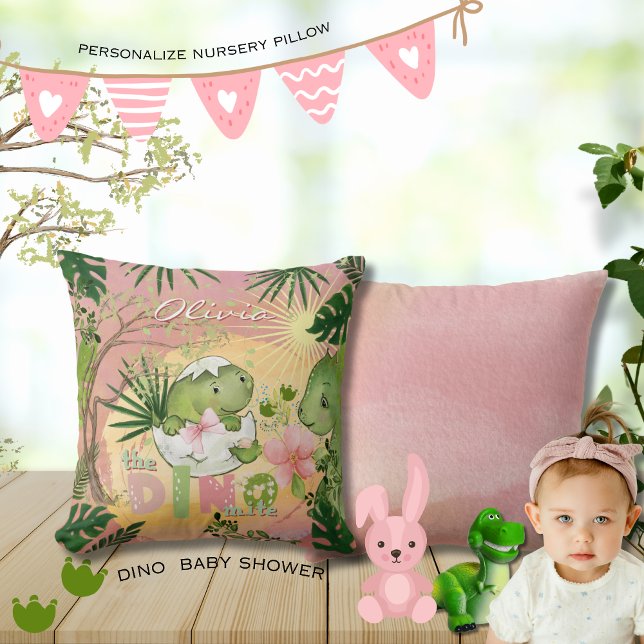 Almohada rosada Dino-Mite para la guardería de Chi (Pink Dino-Mite Pillow for Girls' Nursery)
