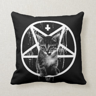 Almohada satánica del gatito