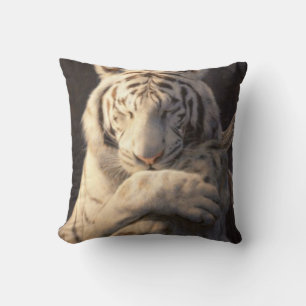 Almohada Serena del Tigre Blanco – Elegancia Suave