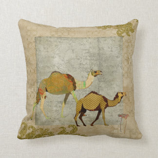 Almohada soñadora de Boho Mojo de los camellos