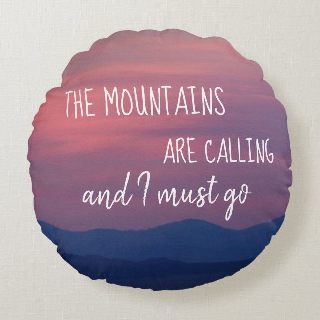 Almohada temática de la montaña con el fondo de la (Anverso)