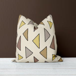 Almohada triangular cálida y neutral