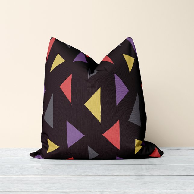 Almohada triangular multicolor (Subido por el creador)