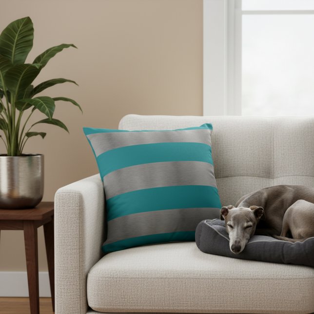 Almohada verde azulada y plateada (Stylish metallic silver gray and teal striped accent pillow.)