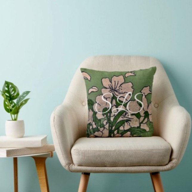 Almohada Verde Flor de Cerezo (Sophisticated monogramed throw pillow with an elegant floral design. 
)