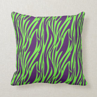 Almohada verde púrpura y de neón enrrollada del
