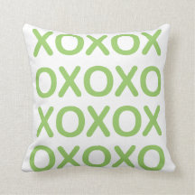 Almohada verde y blanca de XOXO