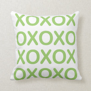 Almohada verde y blanca de XOXO