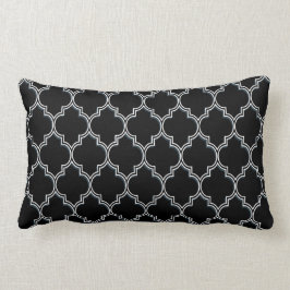 Almohadas blancas de Quatrefoil y grises negras