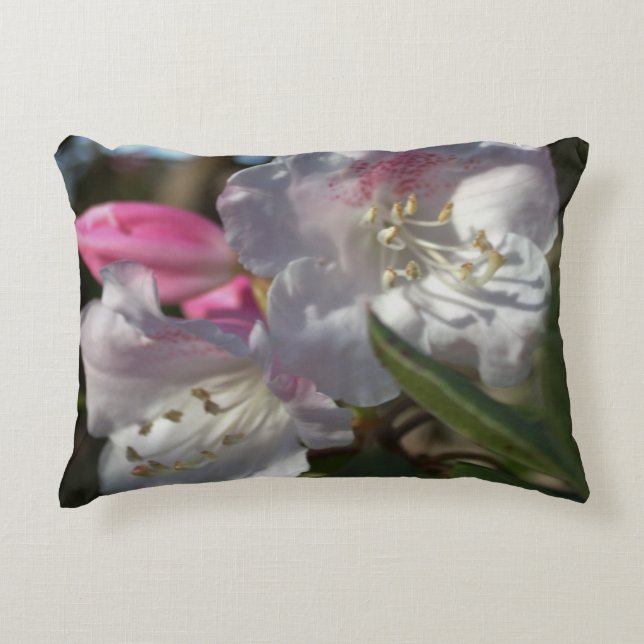 Almohadas de flores blancas y rosas (Anverso)