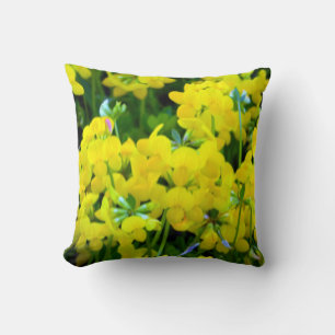 Almohadas de mariposas amarillas soleadas