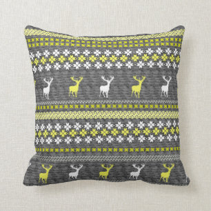 Almohadas modernas de moda en la escalera gris ama