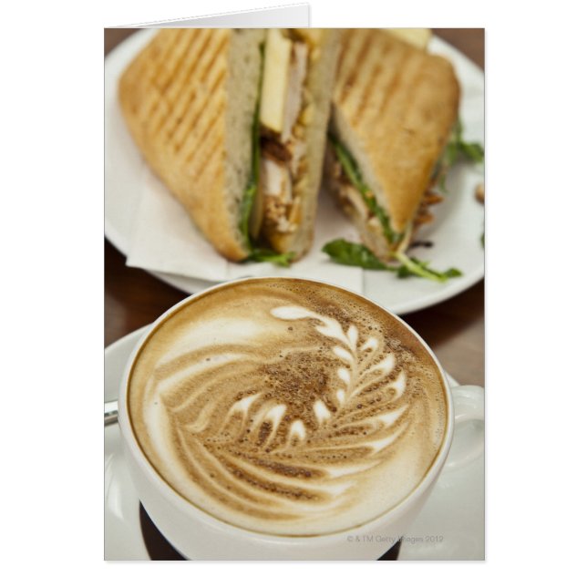 Almuerzo de capuchino y panini (Frente)