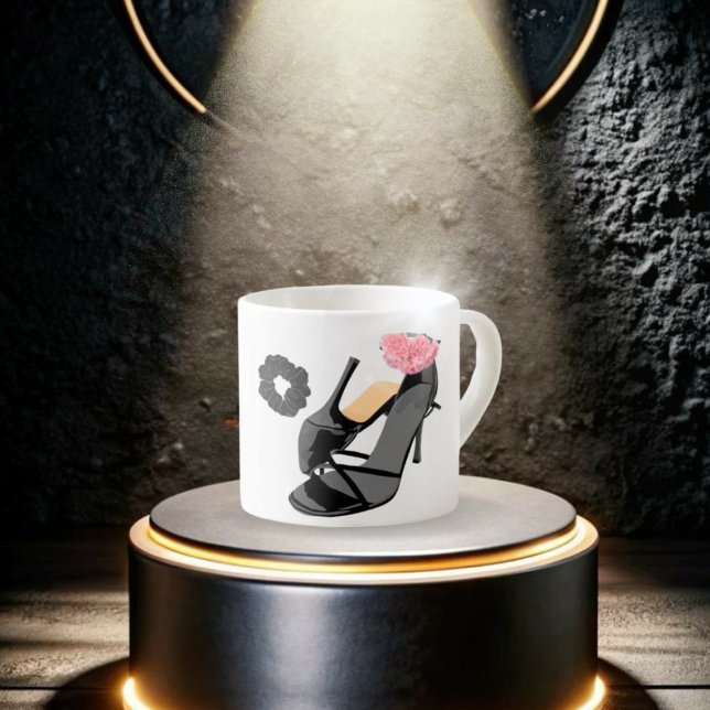 Alto talón de leopardo y taza rosa de rosa (Subido por el creador)