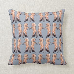 Alzar la almohada noruega de los caballos del