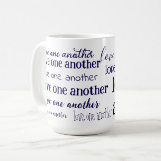 Ama a los demás taza de café
