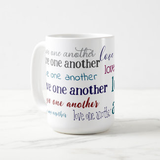 Ama a otros taza de café