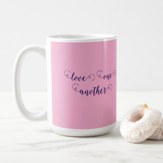 Ama a otros taza de café