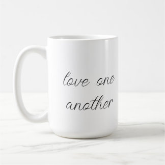 Ama a otros taza de café