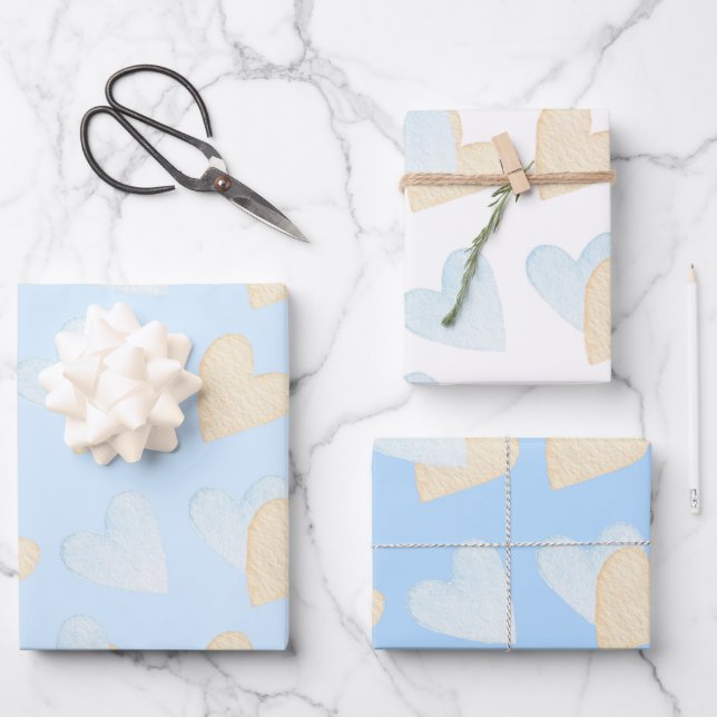 Ama, niño pequeño envuelve hojas de papel (Anverso)