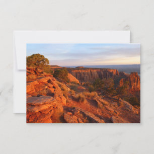 Amanecer en el sendero Grand View en el Monumento 