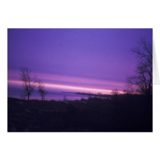 Amanecer morado sobre el lago Michigan