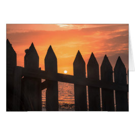 Amanecer por una valla